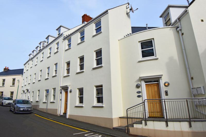 **UNDER OFFER WITH MAWSON COLLINS** Apt. 8 Roselle Place St. Peter Port